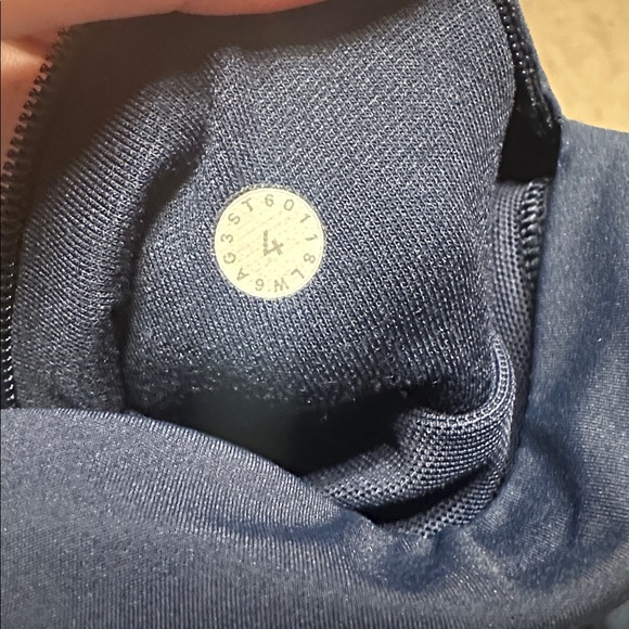 Lululemon Final Lap Crop *23"
Midnight Navy - Picture 10 of 10